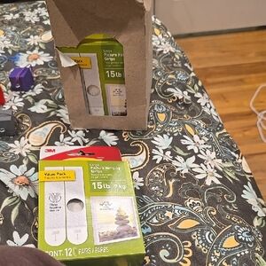 New Case Of 3M Large Picture Hanging Strips